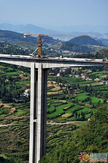 川建塔機參與貴州仁赤高速項目施工